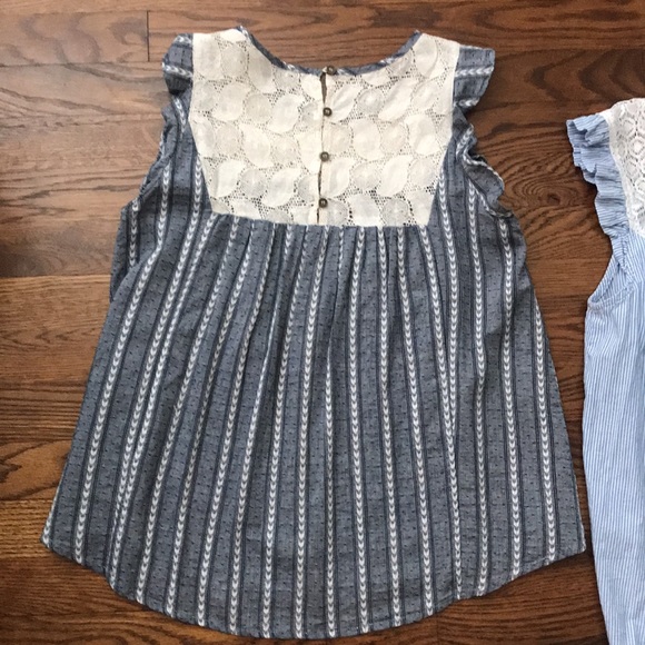 2 shirt lot: both flutter sleeveless, lace accents, button back closure. Size M - Picture 5 of 10